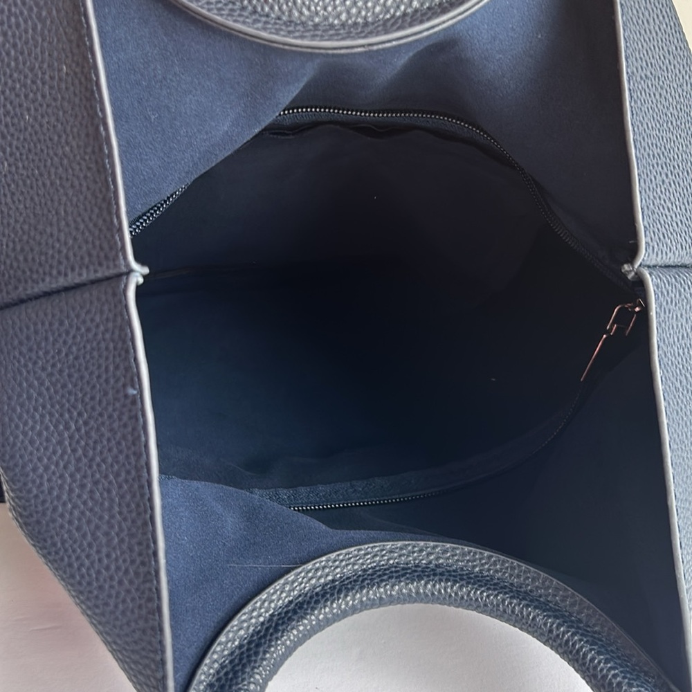 NWT Caracol Tote Bag in Navy Faux Pebbled Leather - Picture 8 of 8
